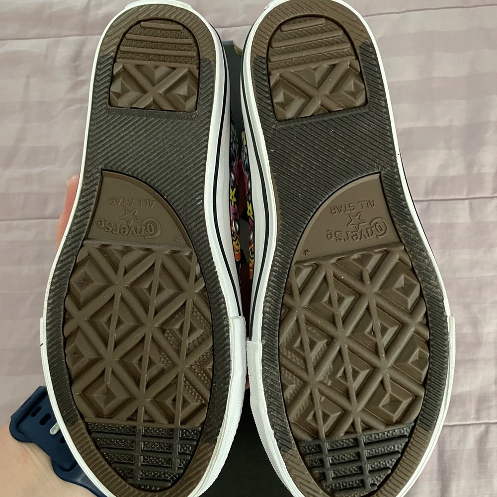 NIB girls converse low sneakers - Picture 6 of 8